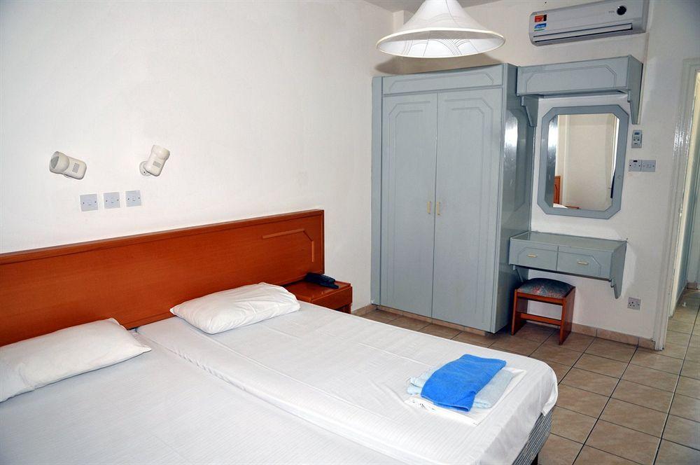 Debbiexenia Hotel Apartments Paralimni Zewnętrze zdjęcie