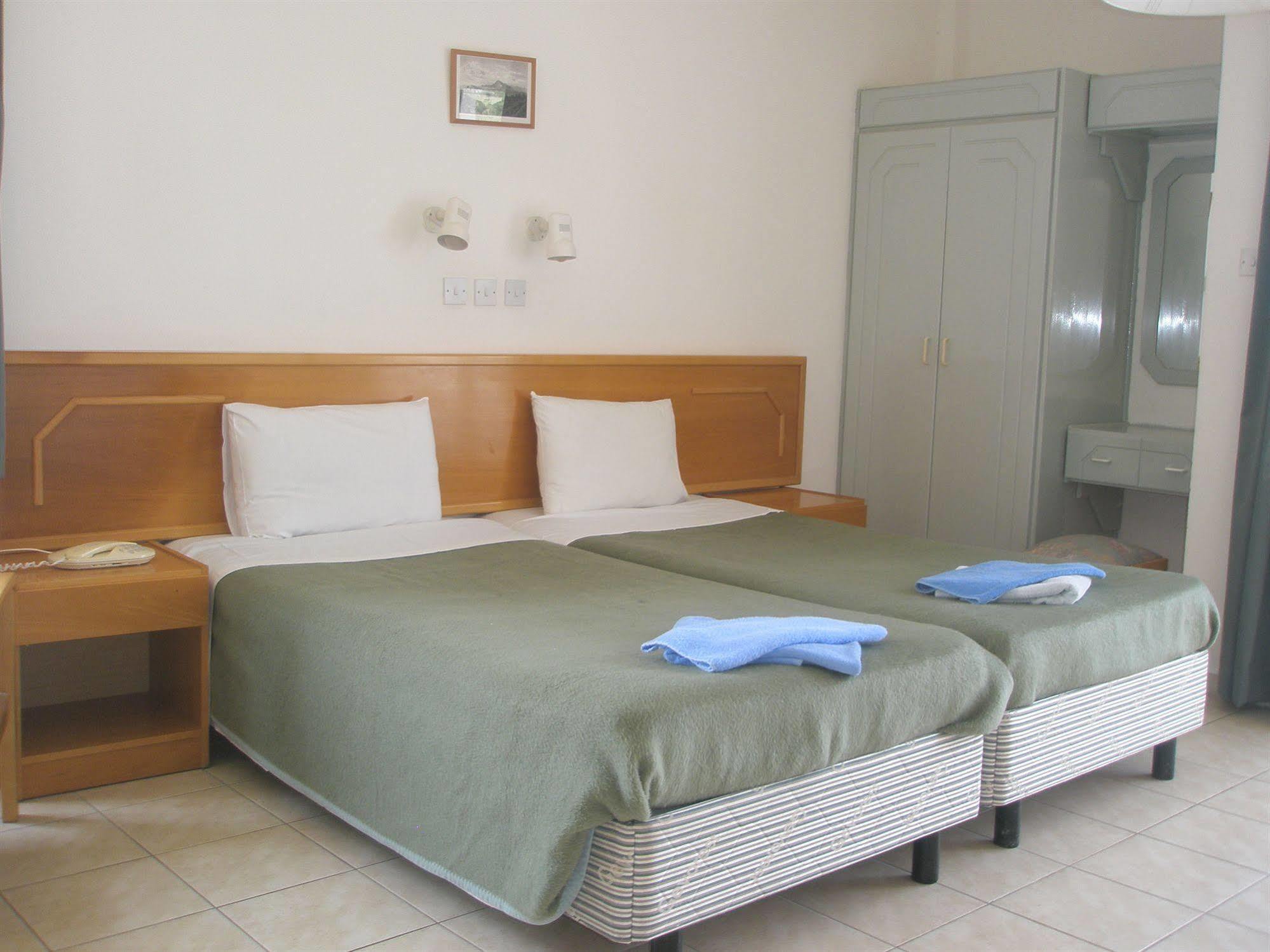 Debbiexenia Hotel Apartments Paralimni Zewnętrze zdjęcie