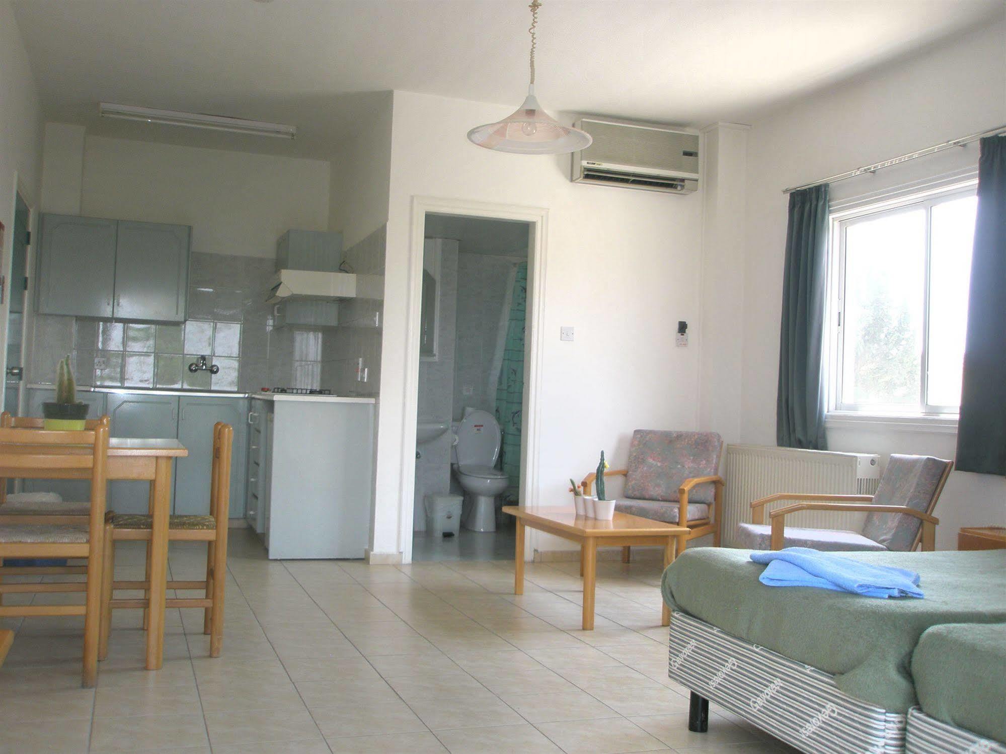 Debbiexenia Hotel Apartments Paralimni Zewnętrze zdjęcie