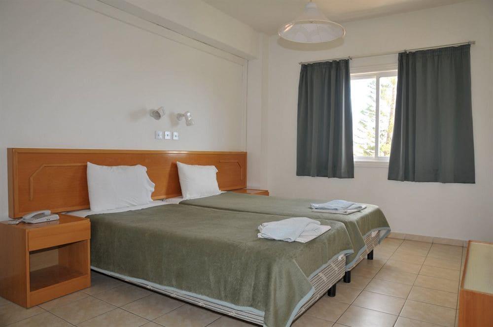 Debbiexenia Hotel Apartments Paralimni Zewnętrze zdjęcie